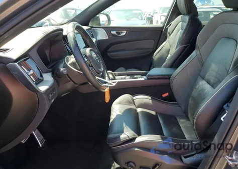 2021 Volvo Xc60 T8 Recharge R-Design из США, поврежденный, VIN YV4BR0DM5M1870075